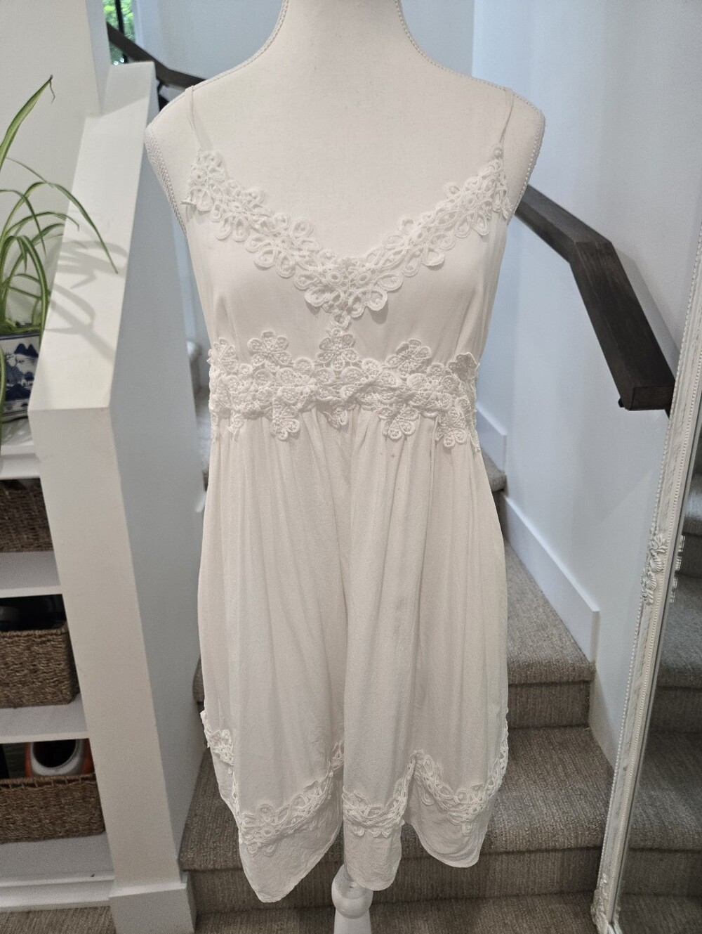 Sleeveless White Lace-Trim Mini Dress - Picture 3 of 10